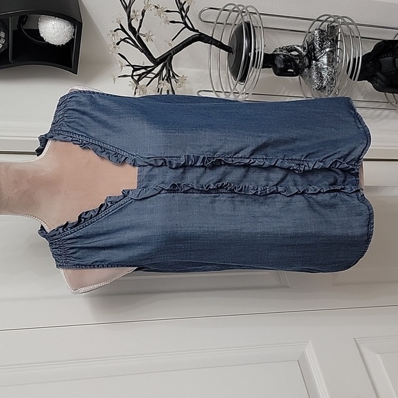 Liz Claiborne, Size S, Sleeveless Chambray Top with Ruffled Front. EUC - Picture 1 of 8